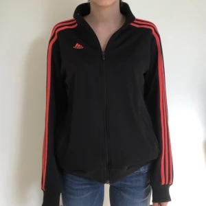 Adidas hoodie  - supersnygg adidashoodie 💗 säljer då den inte kommer till användning! passar xs-m <3 pris kan diskuteras 