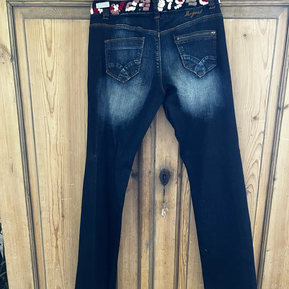 Desigual Lowwaist jeans, aldrig använda💕strethiga!!. Jeans & Byxor.