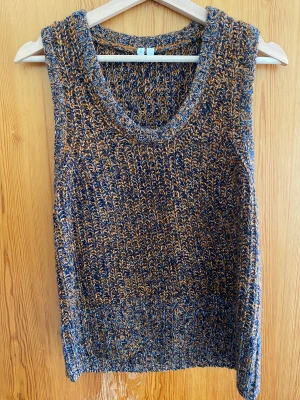 Arket väst  - Stickad väst från arket onumrerat skick