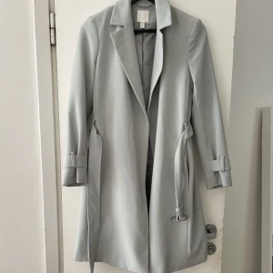 Kappa  - Jättefin sommar kappa i härlig färg. Passar även en S 