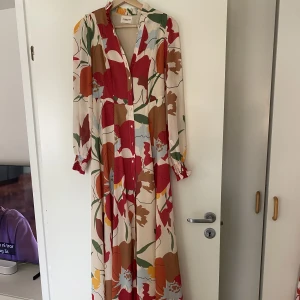 Klänning strl. 34 - Helt ny klänning. 