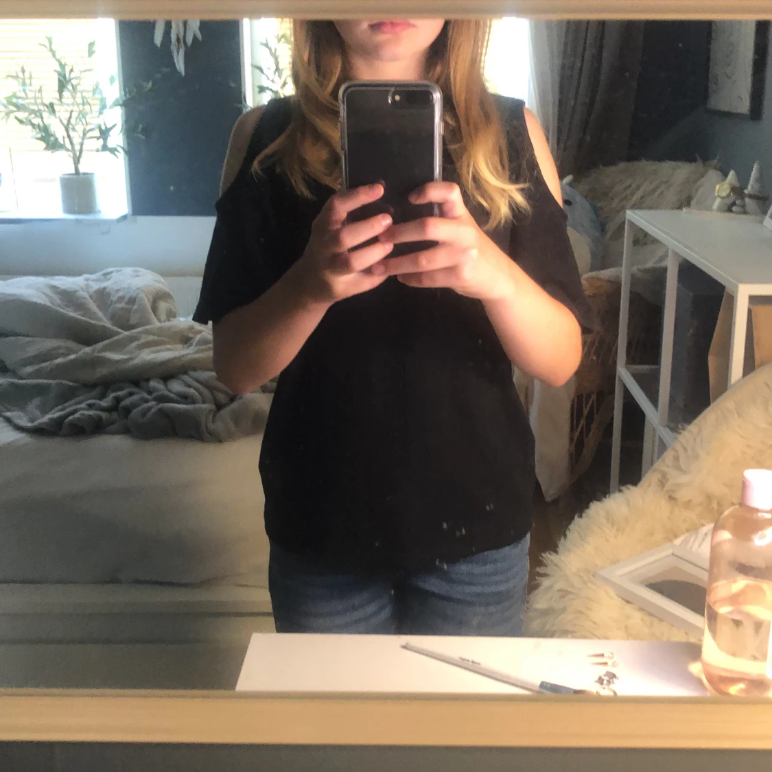 Den här tröjan skulle vart jätte fin till ett par jeans som ni ser på bilden😽🎸👌🏼  - 91