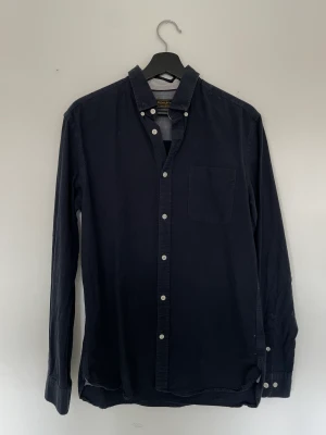 Skjorta Jack & Jones  - Normal i storleken, i gott skick.