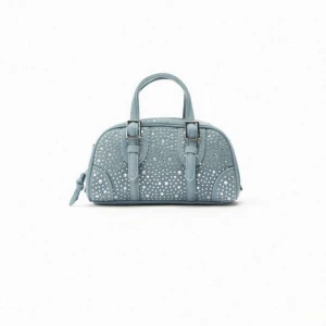 Zara väska  - Säljer denna jättefina slutsålda zara väska då den inte kommer till användning. Har använts 1 gång så den ser helt ny ut. Tycker den är jättefin så kommer enbart sälja den vid bra bud 💗