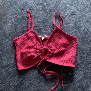 Topp från h&m - Söt topp som aldrig kom till användning, strl S🌸