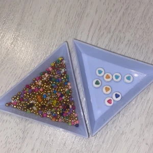 Pärlor  - Mini kitt med små små pärlor och hjärtpärlor (EJ FRI FRAKT) 