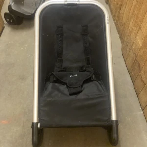 Babysitter - En babysitter i nyskick, använd ett fåtal gånger. De mjuka inlägget saknas dock.