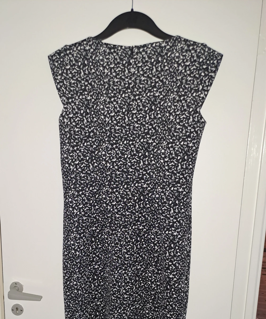 ESPRIT OANVÄND HELT NY KLÄNNING  - 91