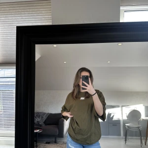 T-shirt - En snygg herr T-shirt. Används tyvärr inte längre. Passar S/M både för killar & tjejer