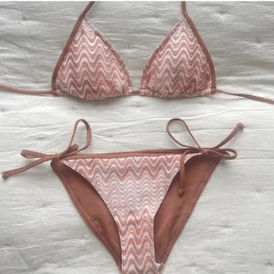 Missoni bikini underdel - LÅNAD BILD!!💖 Säljer endast underdelen och den är ej använd. Storlek 36 och så sjukt najs färg😍💓