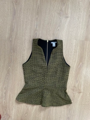 Finn topp  - Lite fancy topp skönt material aldrig använt 