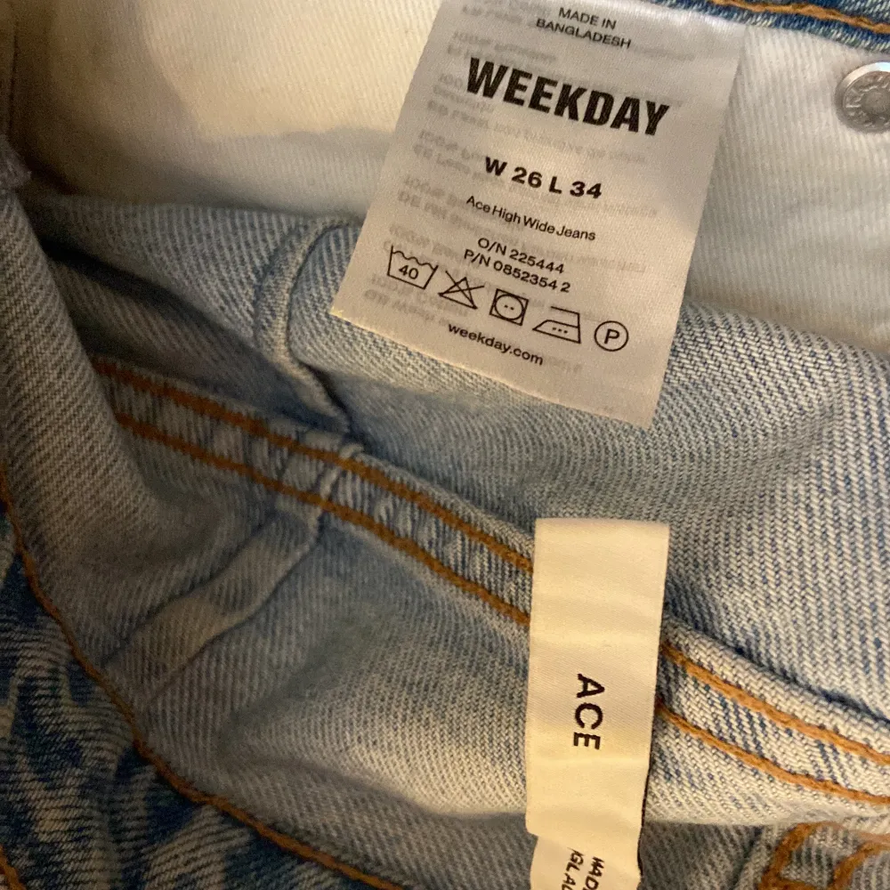 Vida o högmidjade jeans från Weekday i modellen Ace. W26 L34.. Jeans & Byxor.