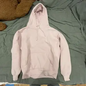 Superskön rosa hoodie från bikbok