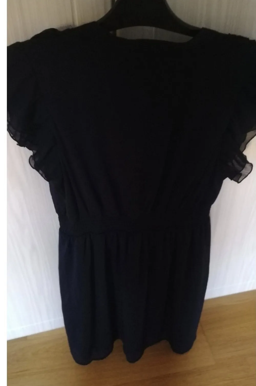 Mörk marinblå elegant klänning från H&M Strl 42 Fint begagnat skick. Klänningar.