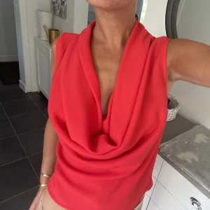 Tröja  - Snygg tröja från en äldre zara collection. Nytt skick, aldrig använd. Strl S