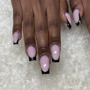 Naglar - Östersund  - Jag gör naglar i Östersund! Priserna sträcker sig från 250-350kr beroende på design. Kontakta mig på Instagram (@nailsxhanna_) för att boka en tid💗