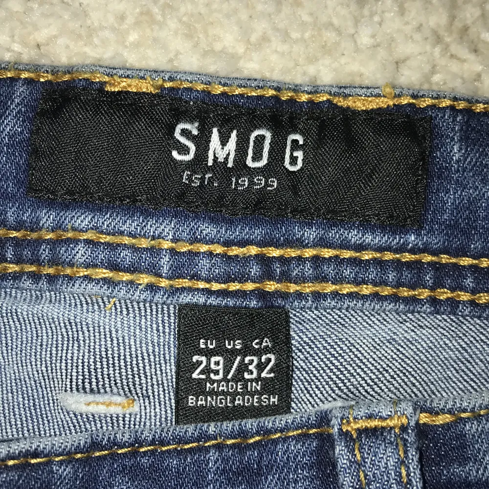 Snygga jeans från SMOG.  Rak passform/straight fit.  Storlek 29/32 Väldigt bra skick. Inte mycket använda. . Jeans & Byxor.