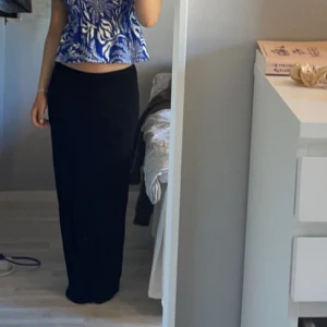 Kjol - Superfin lowwaist maxi kjol från Nelly! Säljer pga den är för lång för mig och har därav inte används ☺️