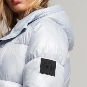 Superdry jacka - Jätte fin jacka från Superdry som inte längre går att köpas från Zalando där jag köpte den💓 säljer pgd av att den är för liten. Ny pris 1499kr. 