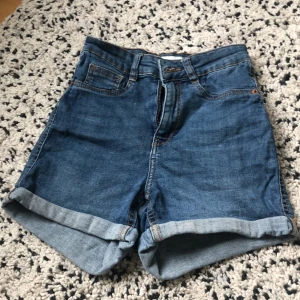 Jeans shorts  - Säljer dessa blåa jeans shorts då de inte riktigt kommer till användning så mycket längre❤️