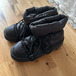 Vinterskor H&M! - Från förra året! Använda men fortfarande i fint skick💗