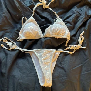 glittrig bikini  - Super söt glittrig bikini som jag tyvärr inte gillade på❤️🤍