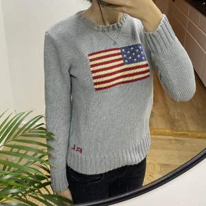 säljer denna superfina och trendiga ralph lauren tröjan, den är i jättefint skick💕 nypris är ca 4000 och jag säljer för 1000kr, skriv för funderingar💕💕💕
