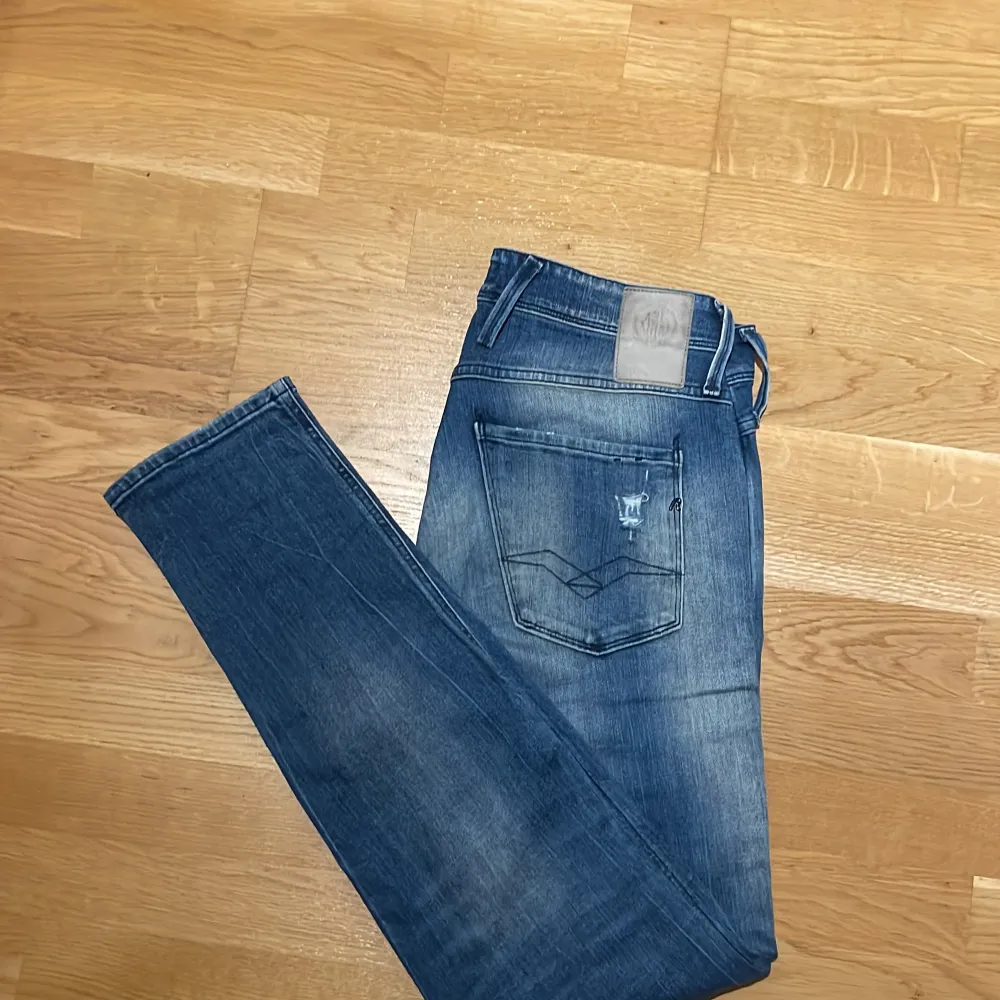Ett par riktigt feta replay jeans modell anbass i storlek 29/32. Pris går att diskuteras vid snabb affär!. Jeans & Byxor.