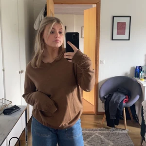 Stickad tröja❤️ - Brun, mysig, stickad tröja som är köpt secondhand. Säljer då jag ej får användning. Tryck på köp nu!❤️