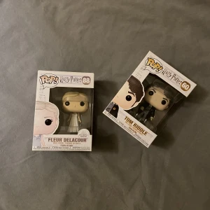 Harry potter funkos  - Tom Riddle och Fleur Delacour funko pops säljs, förvarade i sina boxar. En säljs för 100kr, båda för 170kr. 