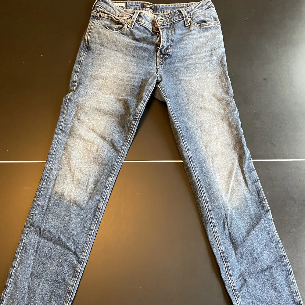 Fint skick Jack & Jones jeans storlek 29/34 regular passform  modell Clark . Jeans & Byxor.