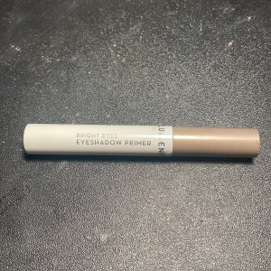 Ögonprimer - En aldrig använd ögonprimer för billigt pris. Tar emot prisförslag.