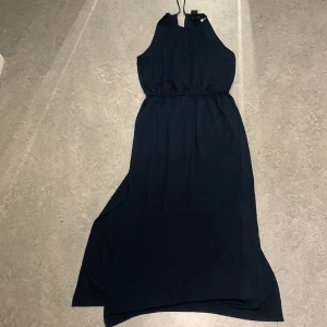 Lång klänning - Aldrig andvänd.