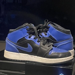 Jordans 1  - Storlek 38,5 passar mig som är en 38 i skor fräscht skicka inga skavanker. Kan tänka mig att gå ner i pris vid snabb affär! 