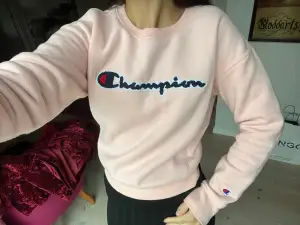 Champion tröja med mjukt material på insidan🩷fint skick