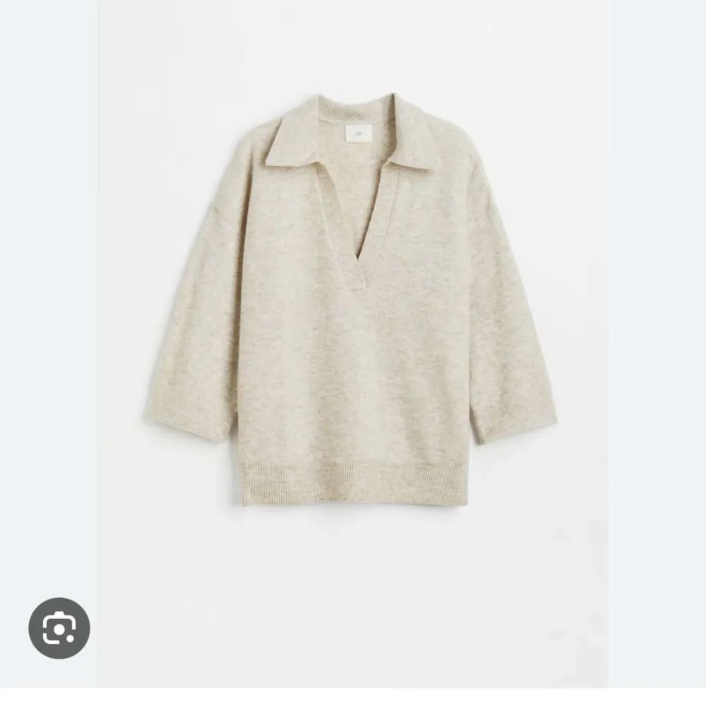 Säljer denna snygga stickade tröjan i storlek S💕. Stickat.