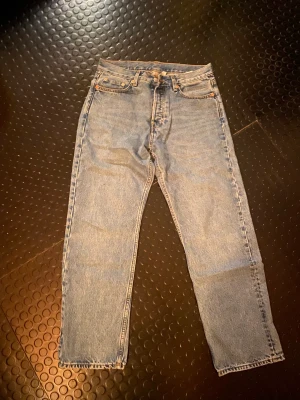 Weekday Space 29/30 - Köpta i våras, sparsamt använda. Weekday Space i blå färg. 