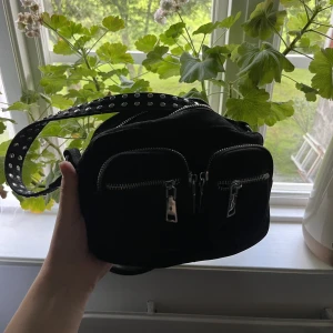 Axelväska - Jättefin men aldrig använd