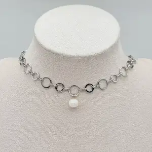 Handgjort halsband ●Material- rostfritt stål och pärlor ●Gjord i bra kvalitet 💎☆Längd - 38cm. 150kr 