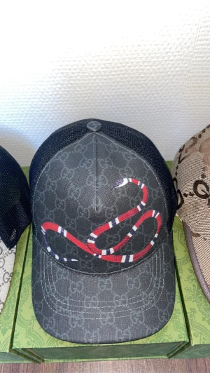 Gucci keps  - Guccke keps orm svart 