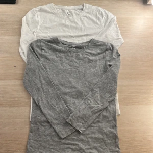 Basic långärmade bas tröjor! - Snygga bastrummor från Cubus! Storlek 152 men passar mig som har xs/s! Inga defekter! Köp båda för 45! Annars kan man såklart köpa en skriv till mig privat då!