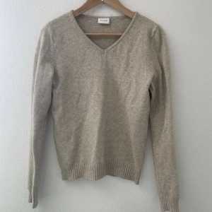 Stickad tröja  - Fint skick.