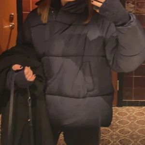 Marinblå vinterjacka - Superfin marinblå vinterjacka i stl S, 500+frakt