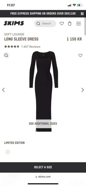 Säljer denna klänningen då jag tyvärr ej hann returnera den,Klänningen är helt nu och enbart testad(prislappen sitter kvar) säljer för billiga 650kr+ frakt  Orginalpriset : 1 150kr  St: XS 🖤🖤