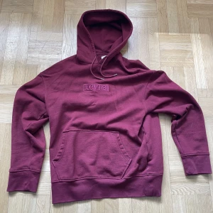 Levi’s Hoodie - Knappt använd, Relaxed fit, strl M