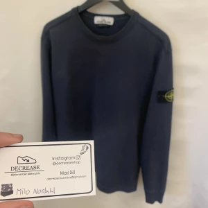 Stone island sweatshirt Marinblå  - Storlek : M  Skick : 8/10  Pris : 999 (+frakt) 