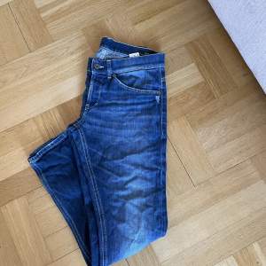 Dondup jeans i mycket gott skick 9/10. George Skinny fit, strl 31