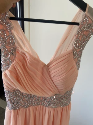 Fest klänning  - Storlek S använd bara en gång 