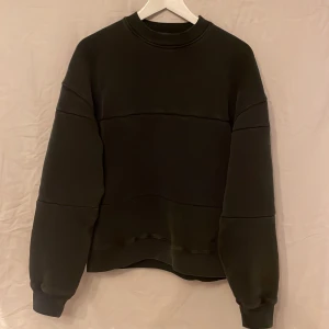 Axel Arigato Sweatshirt - Axel Arigato sweatshirt i nyskick. Nypris 2000 mitt pris 700. Storlek XS.