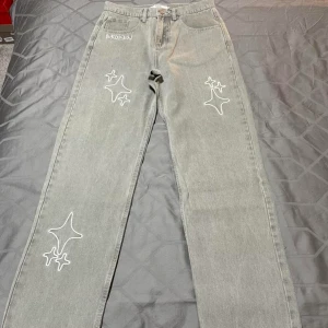 Broken planet market - Size L passar M